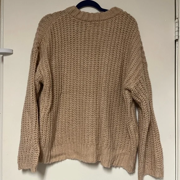 Tan Universal Thread Sweater size L - Picture 3 of 9